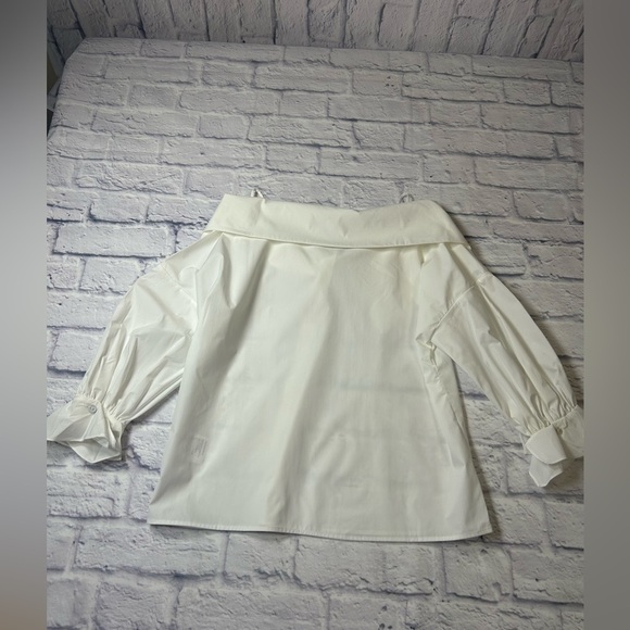 J.ING White Button-Up Off-Shoulder Blouse. Size Medium. - Picture 6 of 8